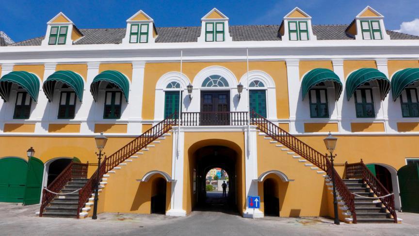 Preambule Staatregeling van Curacao: [ ] In onze democratische rechtsstaat worden