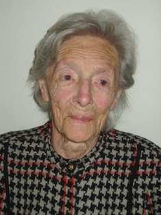 Maria nam graag deel aan de dagelijkse activiteiten, maar verbleef ook graag in haar rustig alleen op haar kamer. Maria werd geboren te Pervijze op 8 oktober 1911. Ze werd 96 jaar.