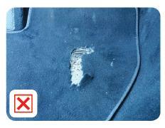 1.3 Hemelbekleding Vlekken die verwijderbaar zijn middels regulier schoonmaakmiddel en een doek Slijtageplekken of krassen als gevolg van normaal gebruik, waarbij het materiaal niet
