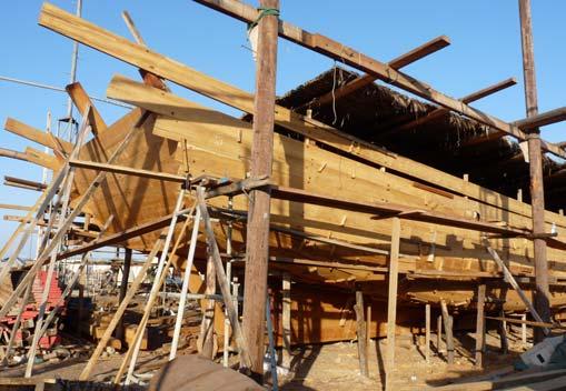 Voorwoord In november even kort op vakantie geweest in de woestijn en aan de kust van Oman een scheepswerf bezocht alwaar men houten schepen bouwt.