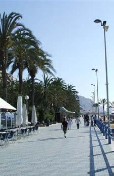 Hola! Qué hay en Alicante? ibis Alicante Alicante, la casa de la primavera Het is altijd Lente in Alicante. Alicante staat bekend als één van de mooiste en meest populaire steden in Spanje.