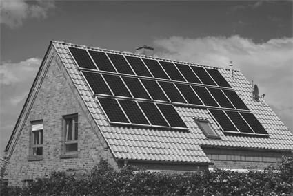 Zonnepanelen Steeds meer mensen kopen zonnepanelen omdat ze willen besparen op hun energiekosten. De energie die opgewekt wordt door zonnepanelen is namelijk gratis.
