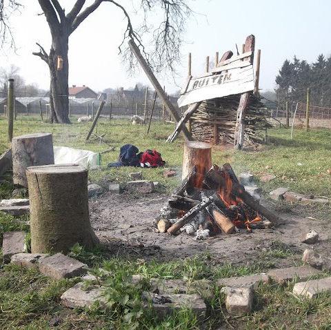 Buiten Beeld Buiten Beeld kiest bewust voor een bijzondere aanpak. Op iedere donderdag en vrijdag krijgen vrijwillige medewerkers tijd en ruimte om een atelier te organiseren.