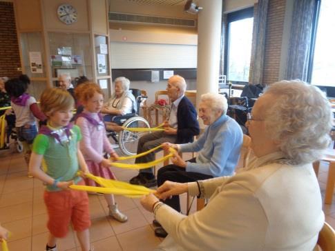 De vaste medewerkers die in de zomerperiode jarig zijn gaan we in de bloemetjes zetten! Evelyne Kunadu verjaart echt in het midden van de zomervakantie.