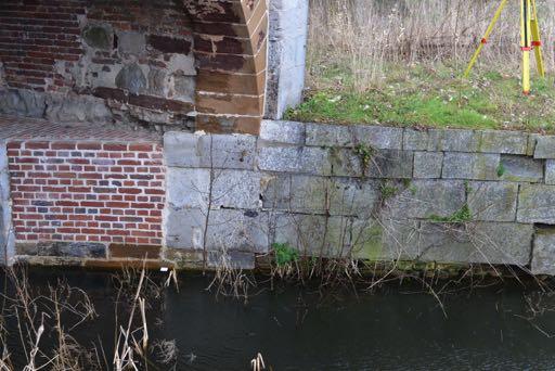 HetarcheologischonderzoekindewatermolenvandeabdijvanHerkenrode 4.2Werkput2 Werkput 2 betreft de huidige aftakking van de Demer voor het laten functioneren van de watermolen.