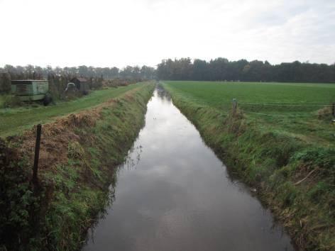 Aan de westelijke kant van het Aa-dal ligt het Goorloopdal. Dit dal is op twee plaatsen doorsneden door kanalen, namelijk het Eindhovens kanaal en het Wilhelminakanaal.