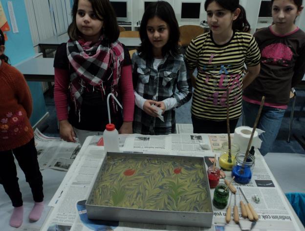ACTIVITEITEN Workshop Ebru Ebru-kunst is als onze samenleving.