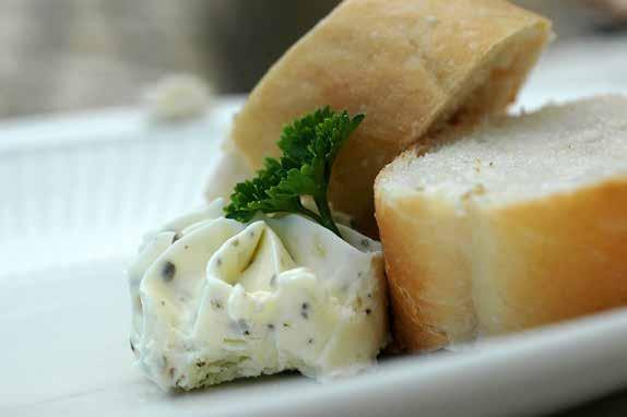 SALADES EN MEER Diversen Vers stokbrood Vers afgebakken wit/bruin