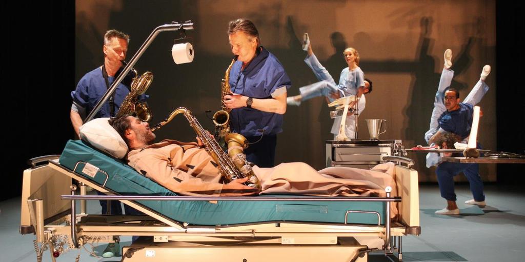 de Stilte Bosch in bed muziektheater Nederland Saxofoonkwartet Artvark en dansgezelschap de Stilte brengen in hechte samenwerking een muziektheatervoorstelling waarin de fantasie van Jheronimus Bosch