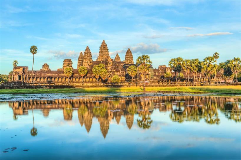 Toeristische aantrekkingsfactoren Menselijke aantrekkingsfactoren: Angkor Wat Angkor Wat (=hoofdtempel)is een tempelcomolex in Cambodja.