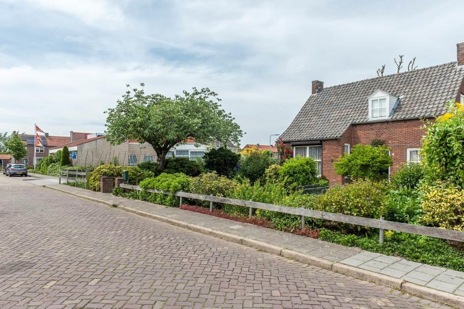 Staat van onderhoud De woning is in 1952 gebouwd, het is een ideaal object om naar je eigen smaak en wensen aan te passen.