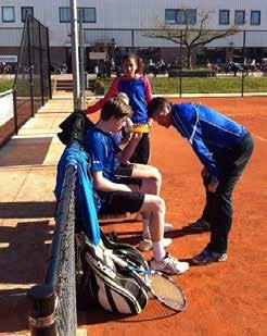 De mix van Marijn en Vera was een erg spannende pot maar in de supertiebreak waren ze een maatje te groot en wonnen ze met 7-6 4-6 7-6(laatste set was supertiebreak). Yesss!