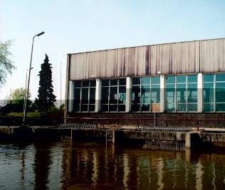 gemaal/stuw) Doel van de maatregel Piping voorkomen door het verval tussen de waterstand buitendijks en de waterstand in de kwelsloot te verkleinen Wijze