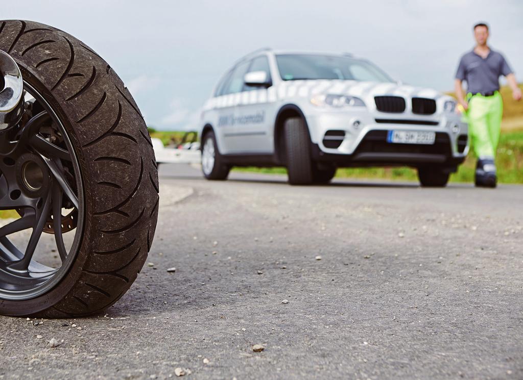 BMW MOTORRAD ROAD ASSIST 24/7: BIJSTAND BIJ PECH. BMW stelt zijn kwaliteitsnormen hoog, altijd.