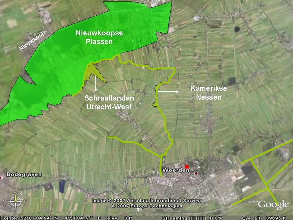 Figuur 2.1: Ligging ten opzichte van Natura 2000 en EHS Rood: Plangebied; Licht groen; Natura 2000; Donker groen: EHS 2.