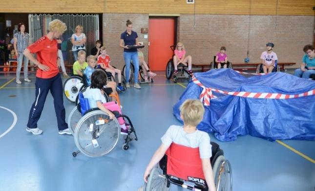 JCF Sportrolstoelen Bewegingsonderwijs Traditiegetrouw organiseert de Cruyff Foundation het jaarlijkse