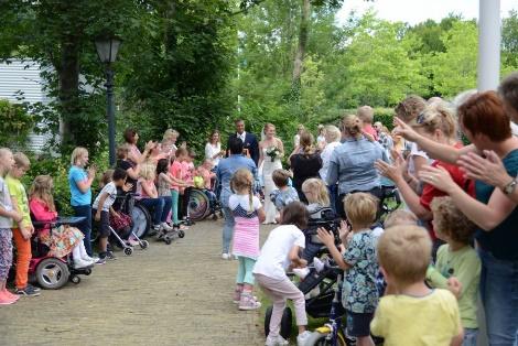 Schoolontwikkeling SO Djoke Mulder In deze Skoalle en Thús vertellen we u het een en ander over het onderwijs in de SO-afdeling van School Lyndensteyn.