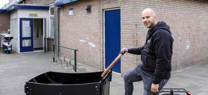 TALENTEN ONTDEKKEN BIJ T+LAB IN DE LEONARDUSBUURT Harry Pieters op de bakfiets. Basisschoolleerlingen van 4 tot en met 12 jaar ontdekken hun talenten bij het T+Lab in de Leonardusbuurt.