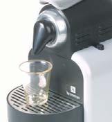 doorlopen is afhankelijk van de koffiesoort Programmation de la quantité de café Programmering van de hoeveelheid koffie Ejecter la capsule (tombe dans le réservoir à capsules) Capsule uitwerpen