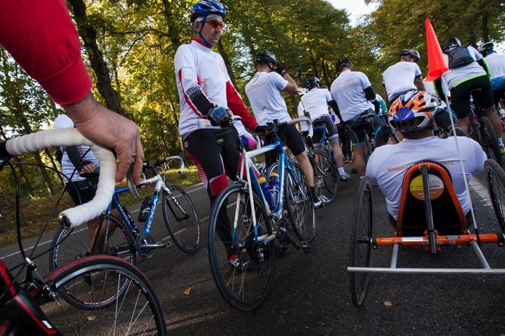 Fietsreglement Algemeen Eén van de zes is de teamleider. Het fietsparcours is ruim 35 km (1 ronde). Karakter van de tocht is een toertocht.