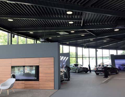 Showroom: AMG Performance Centre, hier een daglicht afhankelijke regeling ingebouwd met Zumtobel Litecom lichtmanagement. Scene per auto mogelijk door de vaste posities.