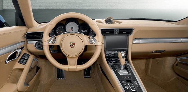 Beheersing Comfort Techniek waarmee u voorop loopt: het tegen meerprijs leverbare Porsche Communication Management (PCM) inclusief navigatiemodule en 7 inch kleuren-touchscreen met een hoge resolutie