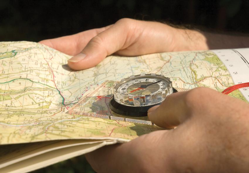 Welke kant boven? Een kaart moet je altijd op de goede manier lezen. Controleer of je de kaart in de goede richting houdt.