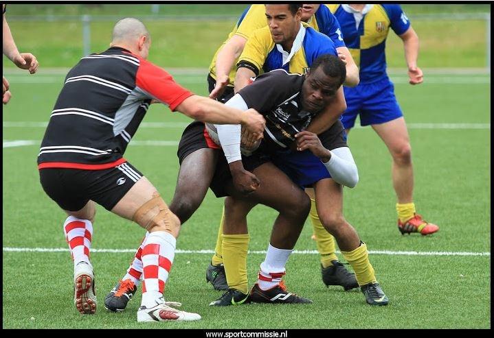 9. Algemene Spelregels: WARRIORS-CUP 10-A-SIDE RUGBY 1. Rugby X s wordt gespeeld met 10 spelers in een combinatie van 5 voorwaartsen en 5 backs (driekwarten). 2.