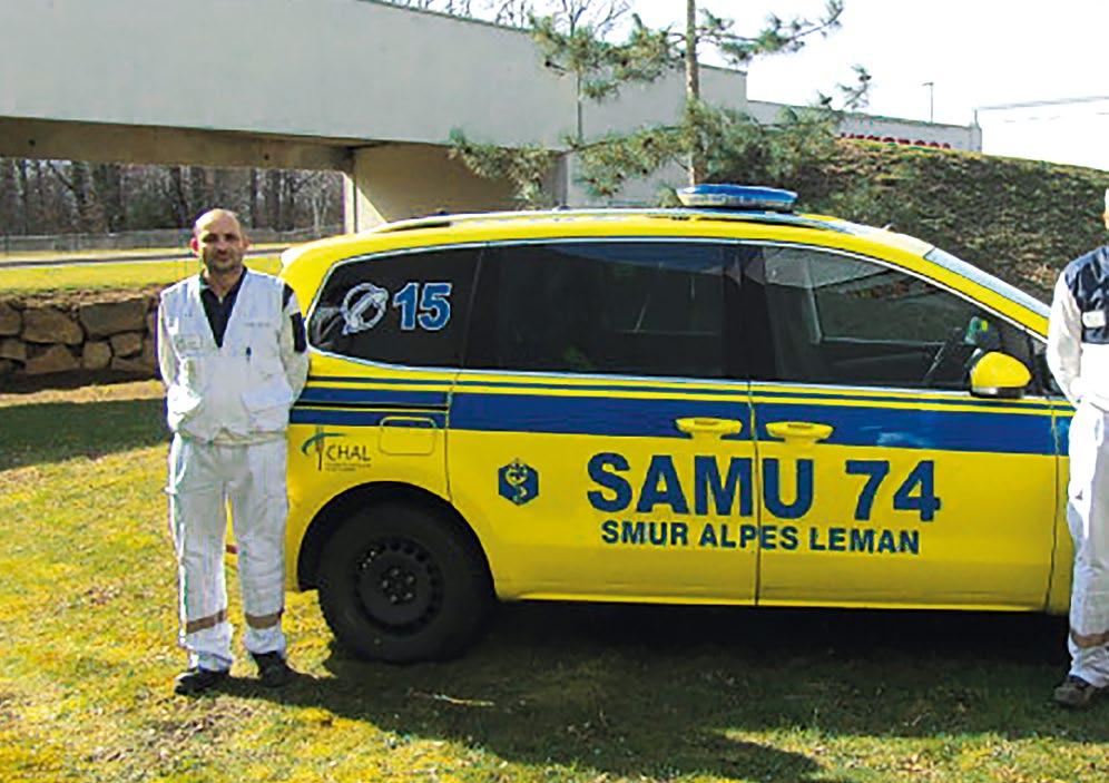 Geen paniek! Persoonlijk contact... C.H. ALPES-LEMAN Verantwoordelijke ziekenvervoer en vervoer per brancard David Pouchot begon zijn carrière als jonge ambulancier in 1991.