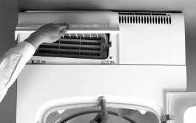 Warmtewisselaar Voor het schoonmaken of onderhoud, dient u de droogautomaat uit te zetten.