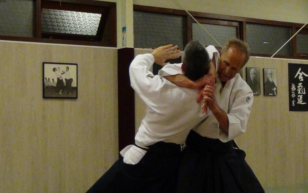 Anton Zwalve (1941) 6 e dan Ton beoefent al 60 jaar verschillende budodisciplinies. Hij is yudansha-dan houder in aikido, judo, jiu-jitsu, iaido en jodo.