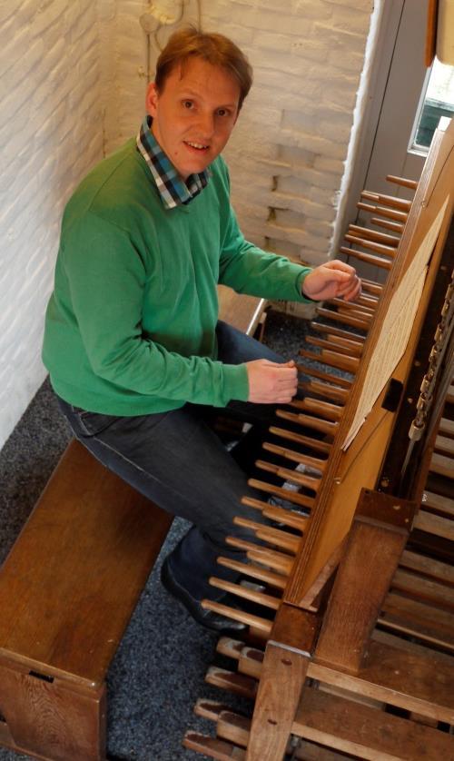 Arrangementen: Rien Donkersloot (nr. 1 en 4) Rien Donkersloot kwam op 12-jarige leeftijd voor het eerst in aanraking met de beiaard tijdens een bezoek aan het carillon van de Laurenskerk in Rotterdam.