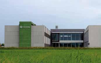 West-Vlaanderen Werkt 3, 2013 Spectrum Greenbridge Oostende biedt extra ruimte voor innovatie Greenbridge, het incubatie- en innovatiecentrum van de Universiteit Gent in Oostende, is uitgebreid met