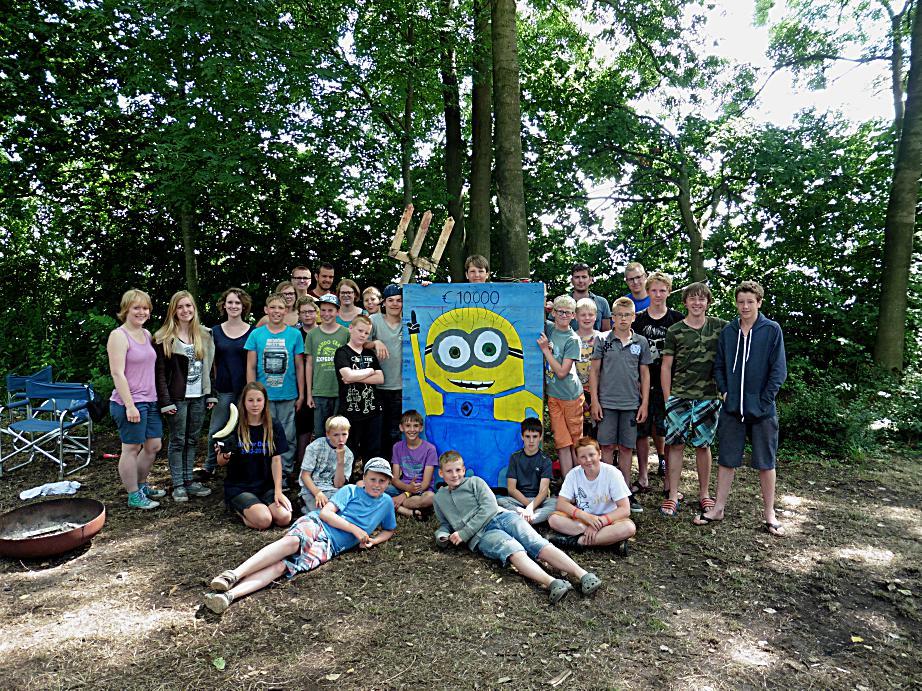 JUNIOREN EN VERKENNERS ZOEKEN DE "MINION" goed antwoord konden ze punten verdienen voor de baksprijs. Maar het raden van de minion was lastiger dan gedacht, want er zaten goede tussen!