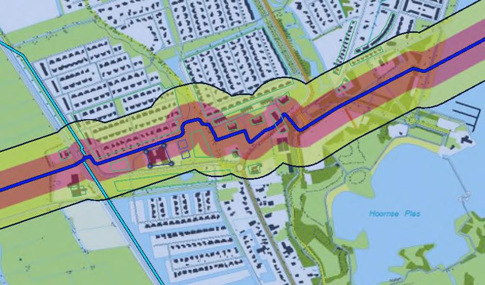 1 : De gasleiding met de ingevoerde bouwvlakken In figuur 5.2 ziet met de 1%- en 100% letaliteitszones waarbinnen bebouwing valt.