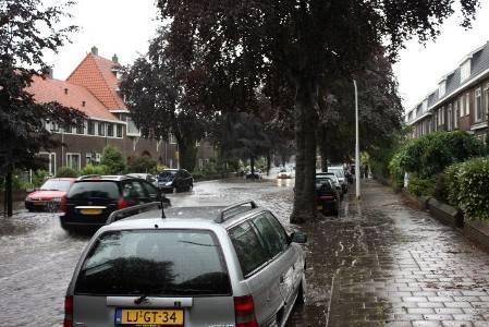 Een huis met een bouwpeil dat > 20 cm hoger ligt dan het hoogste deel van de weg is meestal voldoende beschermd.