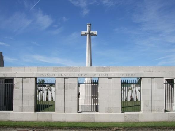 Passchendaele New British Cemetery Alle 650 Canadezen, die begraven zijn op het Passchendaele New British Cemetery, zijn