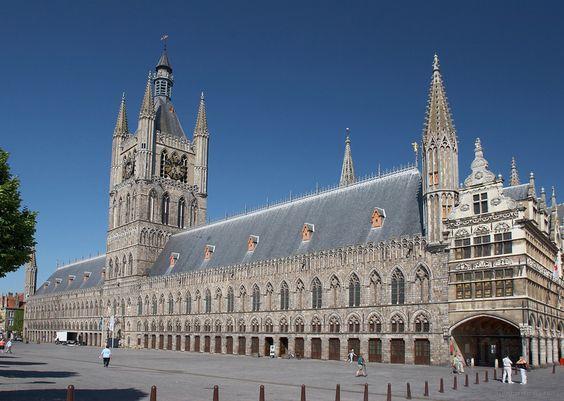 De Ieperboog De Ieperboog was een van de delen van het Westelijk Front waar tijdens de Eerste Wereldoorlog het meest strijd werd geleverd en is het graf geworden van 500.000 soldaten.