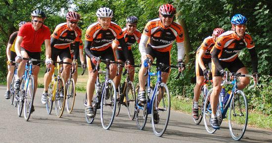 Toertochtorganisaties slaan handen ineen De organisatoren van de grootste Limburgse fietstoertochten hebben de handen ineen geslagen en met medewerking van het Huis voor de Sport Limburg en de