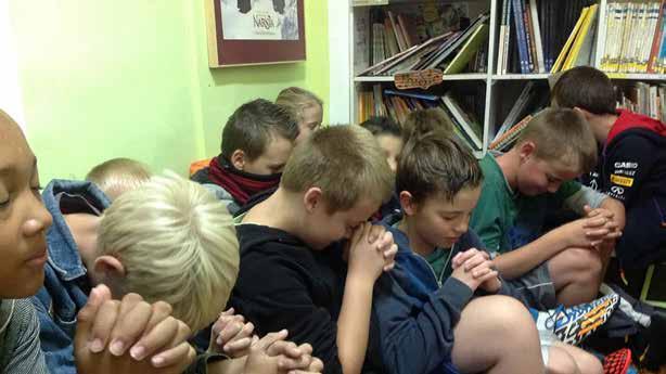 BID VOOR DE KINDEREN EN DE SCHOOL- LEIDING Geef ouderen na een vaak zwaar leven liefdevolle christelijke