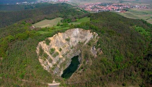 Forster PECHSTEIN 13 Dat Forst ook wel eens de Puligny Montrachet van Duitsland wordt genoemd is zeker terecht.