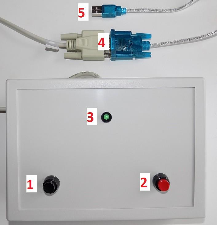 5 2 Hardware installatie Het toestel bestaat uit twee delen die beiden met een USB poort verbonden worden: Hoofdtelefoon die niet met de speaker uitgang verbonden wordt, maar met de audio uitgang