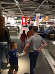 We zijn met een aantal kinderen naar IKEA geweest om nieuw bestek te halen, het aantal kinderen op de BSO is enorm aan het
