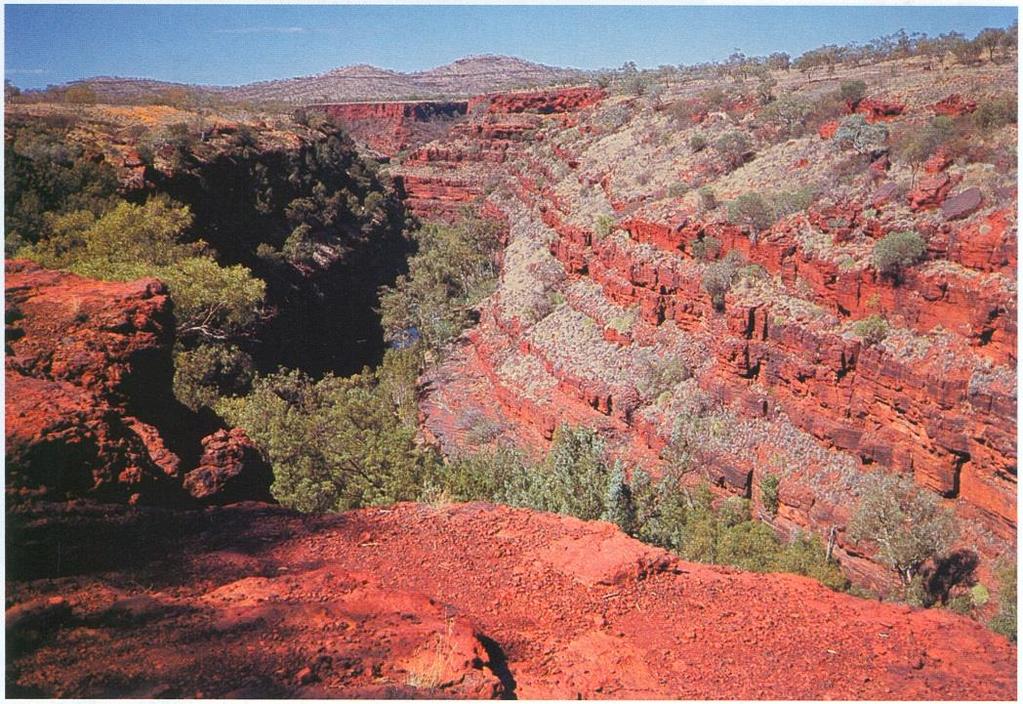 * vb. Chemische sedimentatie naar Robb, 2005 Hamersley, Australië; naar