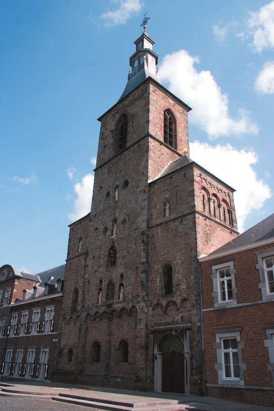 5.3. Zolderinventarisatie Conferentieoord & Hotel Rolduc is gelegen in het centrum van het plangebied. Dit voormalige klooster heeft een kerk met een zeer geschikte zolder (afbeelding 5.3.1).