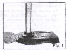 B.Toebehoren (in afzonderlijke verpakking) 1. Boorkop en sleutel 1 stuk 2. Hendel en knop voor voeding 3 stuks 3. Klembout voor tafel 1 stuk 4. Knop en schroef voor beschermer V-riemen 1 stuk 5.