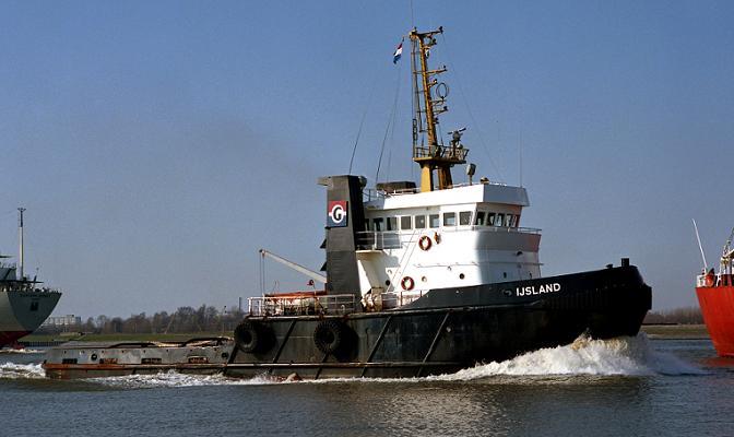 IJSLAND 7704588, 10-1-1978 te water gelaten, gebouwd voor Sleepbootmaatschappij Parkkade B.V., Rotterdam, 3-1978 opgeleverd door Scheepswerf & Gashouder- en Ketelbouw v/h Jonker & Stans B.V., Hendrik Ido Ambacht (343) als IJSLAND aan Sleepboot Mij.