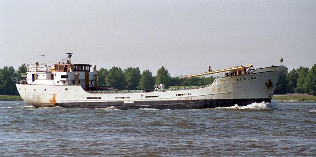 Twee boegschroefinstallaties van 250 kw per eenheid. 80 tons ankerbehandelinglier / 50 tons sleeplier. 240 Ton/meter hydraulische dekkraan. DP-1 classificatie. Accommodatie aan boord voor 10 personen.