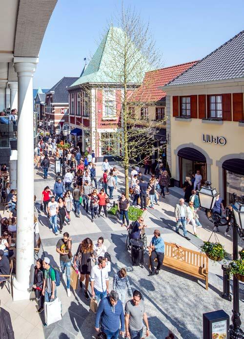 UITSTEKEND ADVIES HARTELIJK WELKOM OP BOULEVARD NAUTIQUE ROERMOND Boulevard Nautique Roermond is een drijvende showroom met 30 verkoopplaatsen in de stijl van een jachthaven.