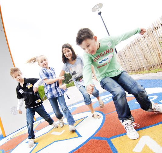 Voorafgaande van de Minidisco of theater worden kinderen op de camping en op het bungalowpark opgehaald bij de